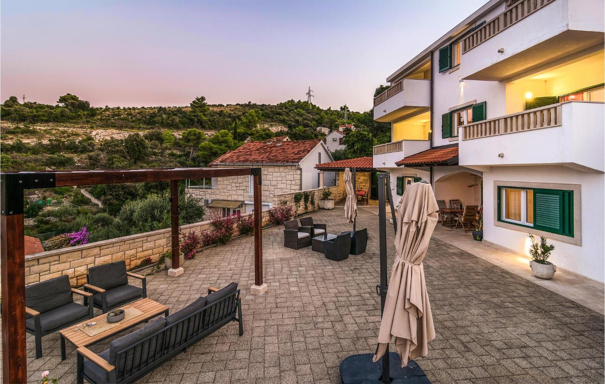 Nice Home In Postira With Outdoor Swimming Pool Exterior foto